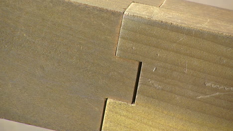 primer plano de la junta de madera en carpintería japonesa