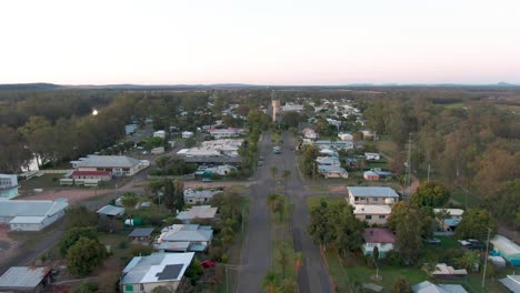 Aerial-Elevator-Rise-Above-"The-Boulevard"-Town-Centre-In-The-Heart-Of-Theodore,-Queensland,-Australia