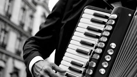 street musicians in paris