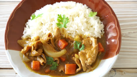 Japanese-curry-rice-with-sliced-pork,-carrot-and-onions