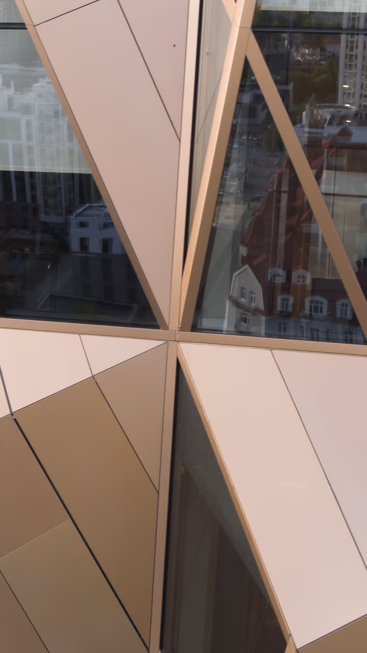 деталь фасада современного здания