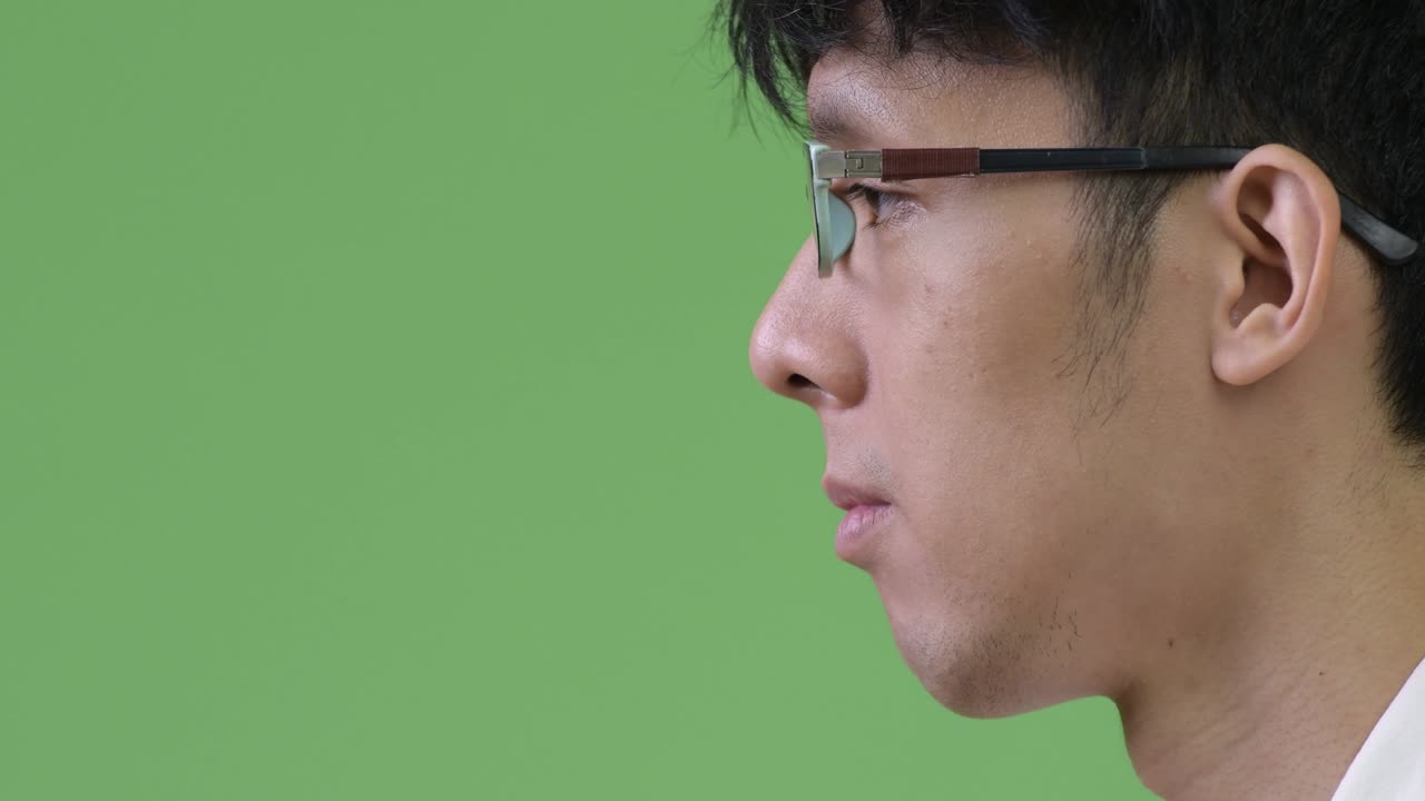 젊은 아시아 사업가의 프로필 뷰