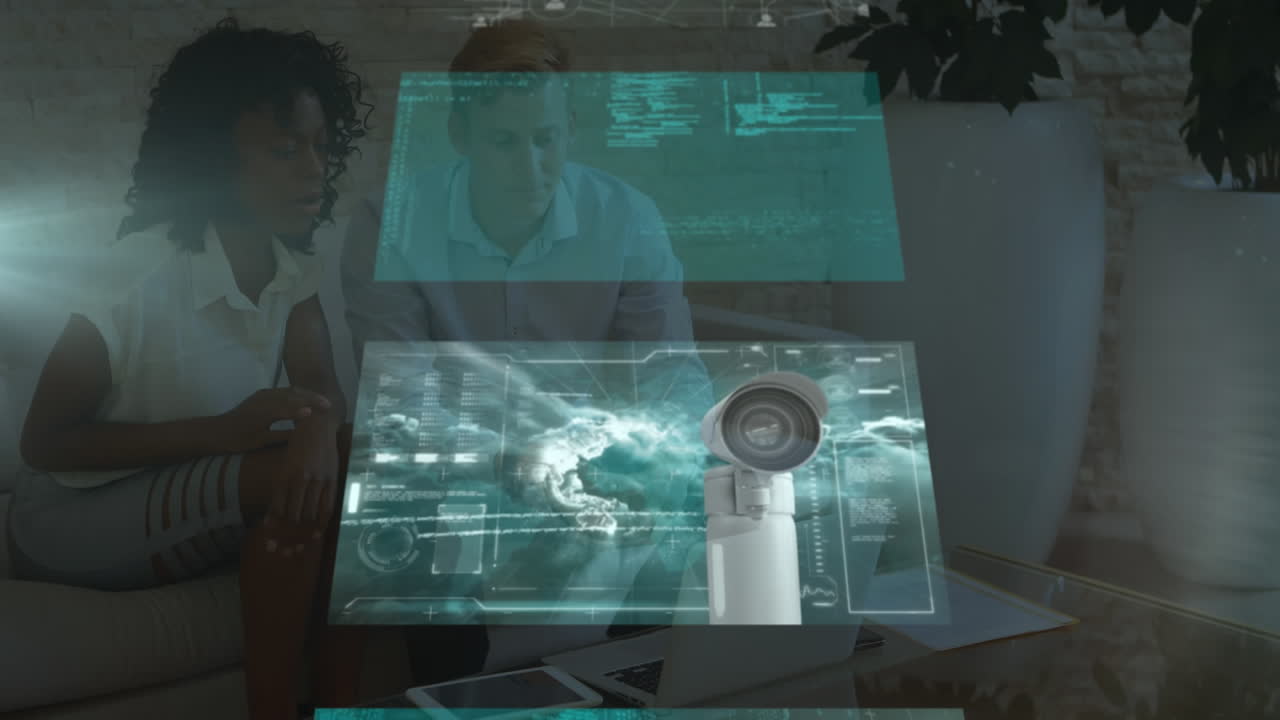 animación del procesamiento de datos en diversas personas de negocios que usan computadoras portátiles