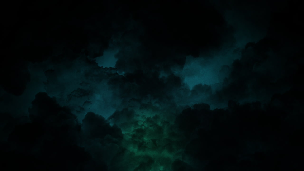 nube dramática azul oscuro en el cielo de tormenta