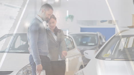 animación del tráfico vial sobre un hombre y una mujer comprando un coche