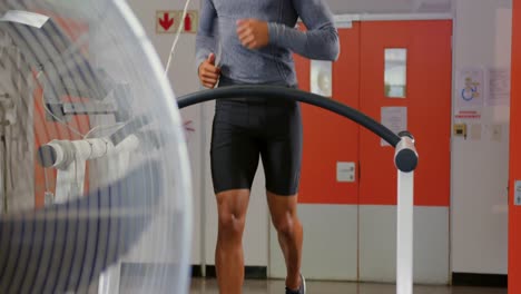 runner using metabolic gas analyser