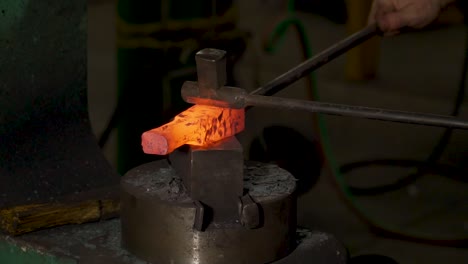 Blacksmith-Metal-Forging-In-120fps-Slow-Motion