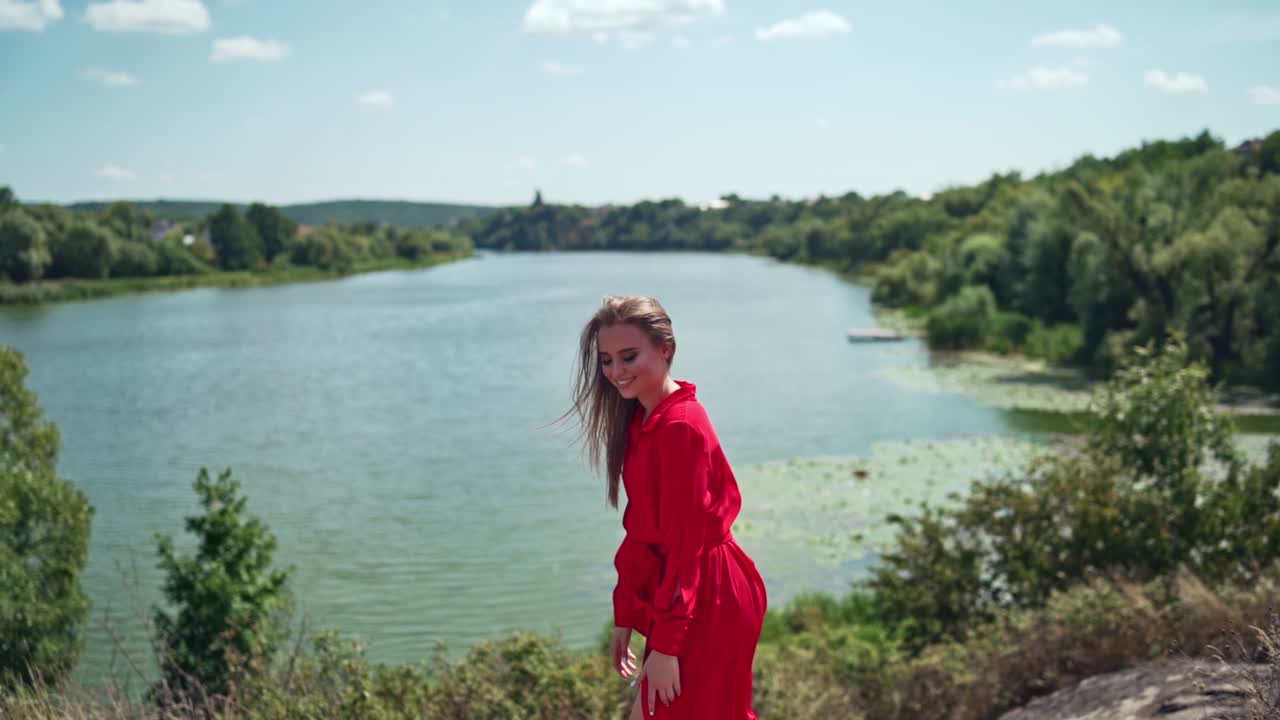 Fashion woman in country style. Close up portrait of attractive girl posing on nature