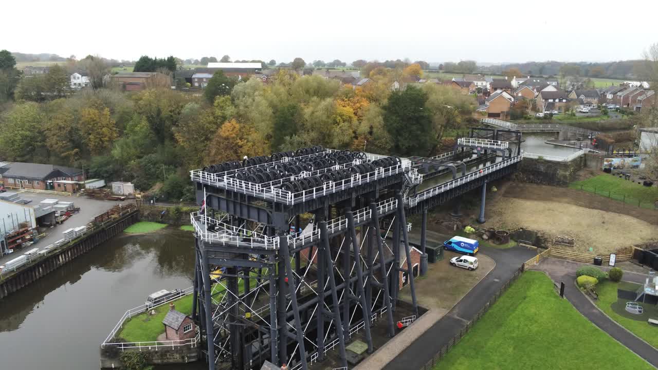 산업 빅토리아 앤더튼 운하 보트 리프트 조감도 강 위버 내림차순 기울기
