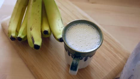 banana smoothie in a mug