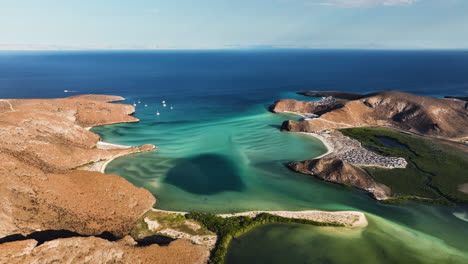 Aerial-overview-of-the-Playa-Balandra-beach,-sunny-day-in-Baja-California,-Mexico