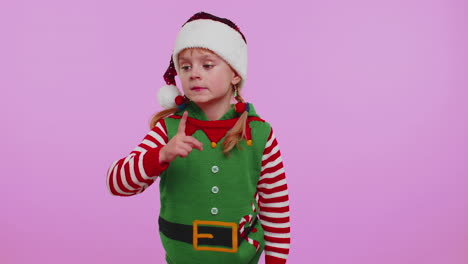 Kind-Mädchen-In-Weihnachten-Elf-Kostüm-Drückt-Zeigefinger-Auf-Die-Lippen-Macht-Schweigegeste-Zeichen,-Geheim