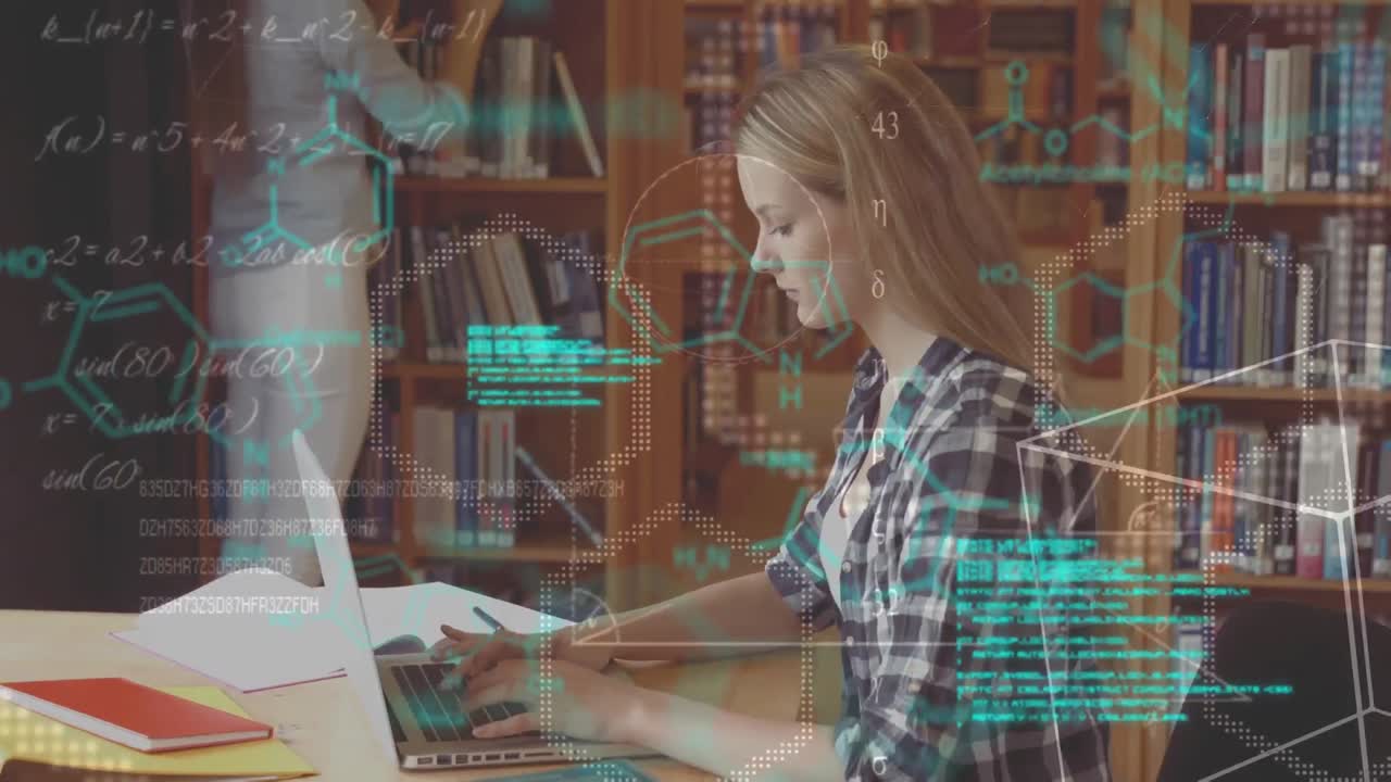 Estudiante estudiando en la biblioteca