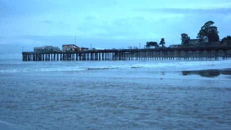 Camera-zooming-in-on-Capitola-Beach-Pier-in-Santa-Cruz,-California