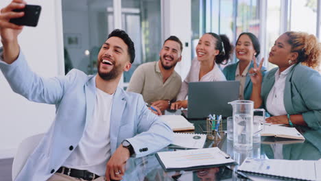 Gente-De-Negocios,-Selfie-Y-Equipo-Feliz