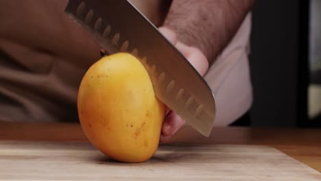 cortando un mango