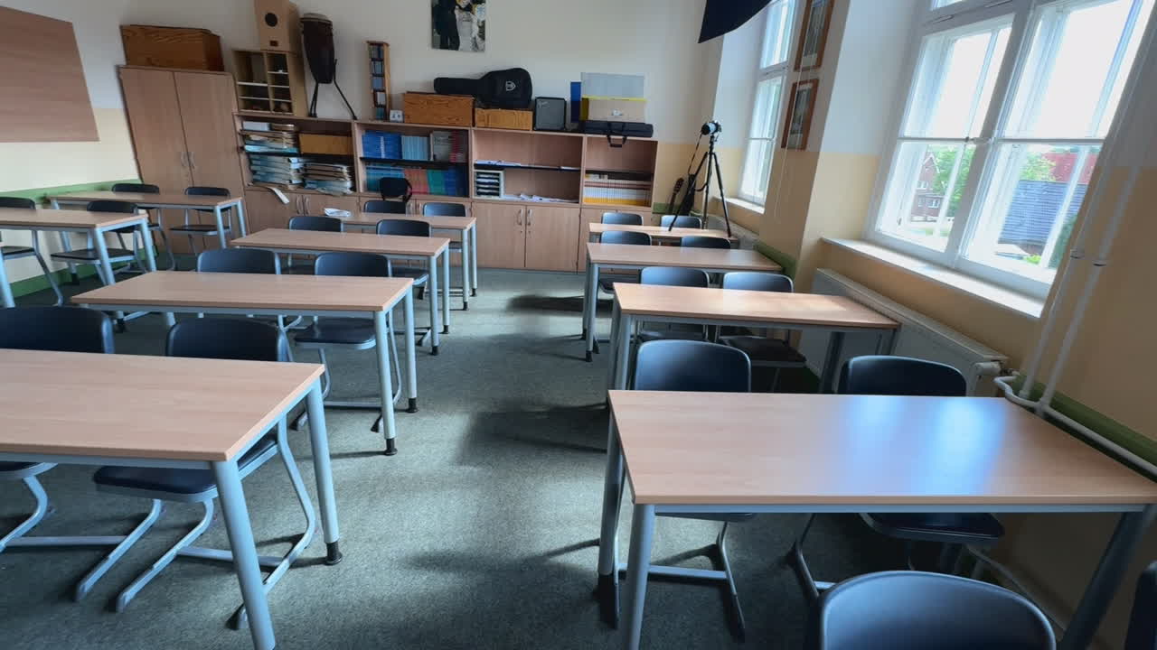 a classroom full of tables and chairs