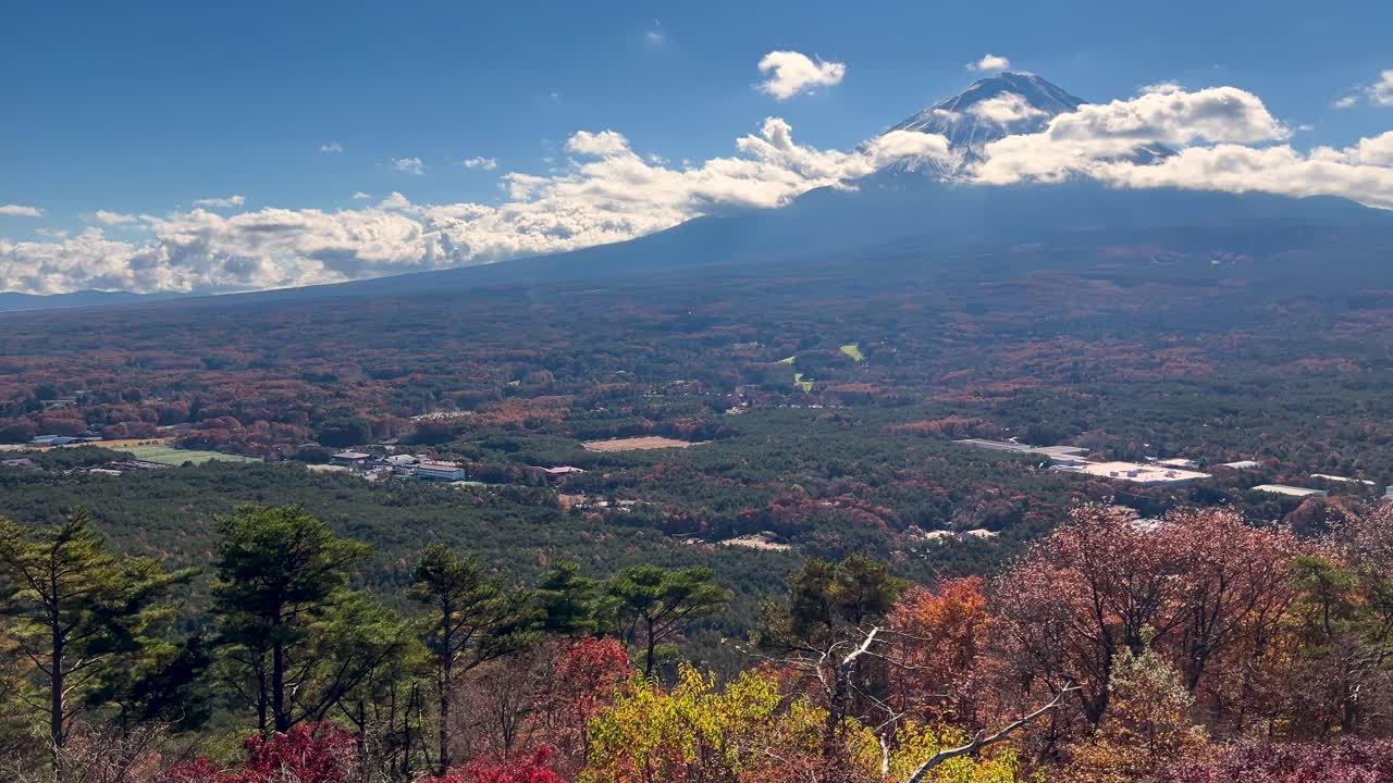 푸지 산 위를 찍은 놀라운 파노라마, 가을 색