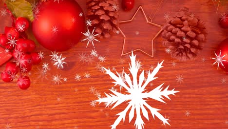 animación de la nieve cayendo sobre las decoraciones de navidad en la mesa