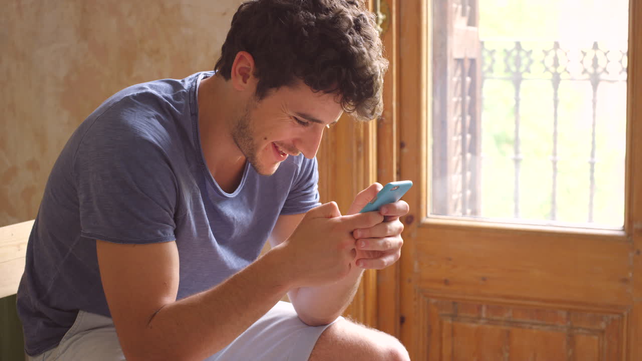 그의 손가락은 항상 준비되어 있습니다.