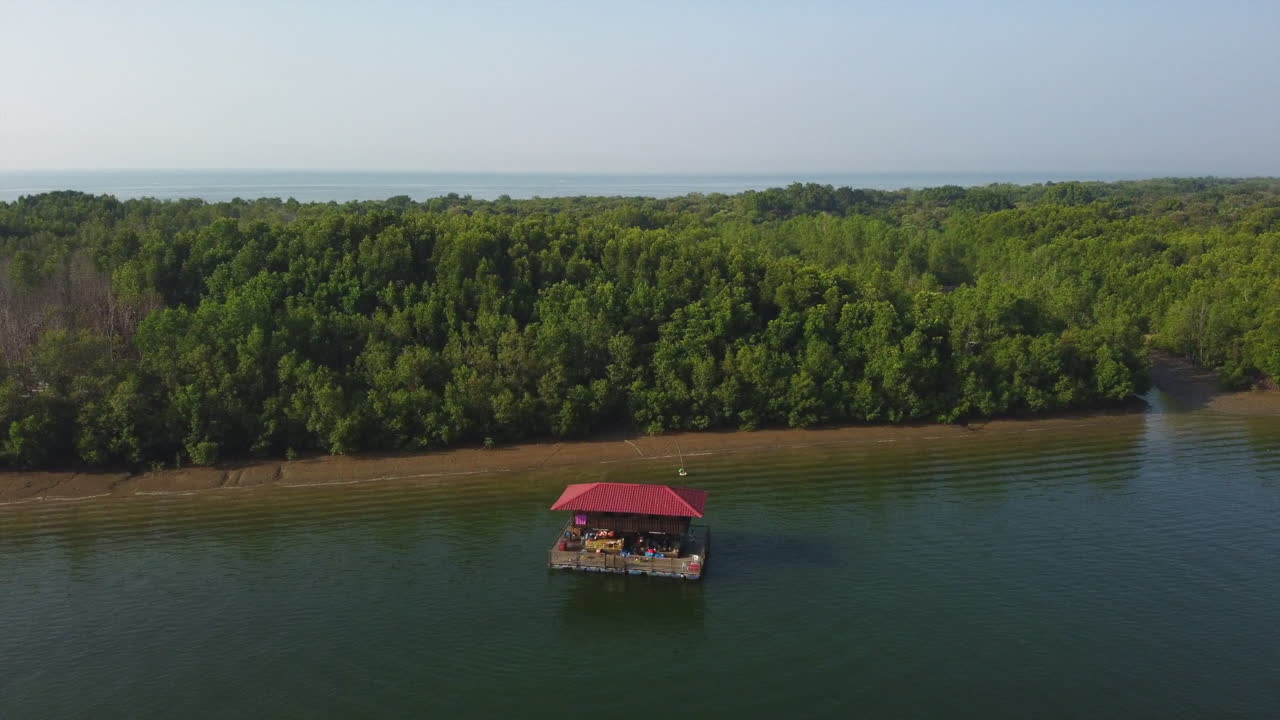 vista aérea del río bagan lalang en la mañana con casas flotantes, malasia