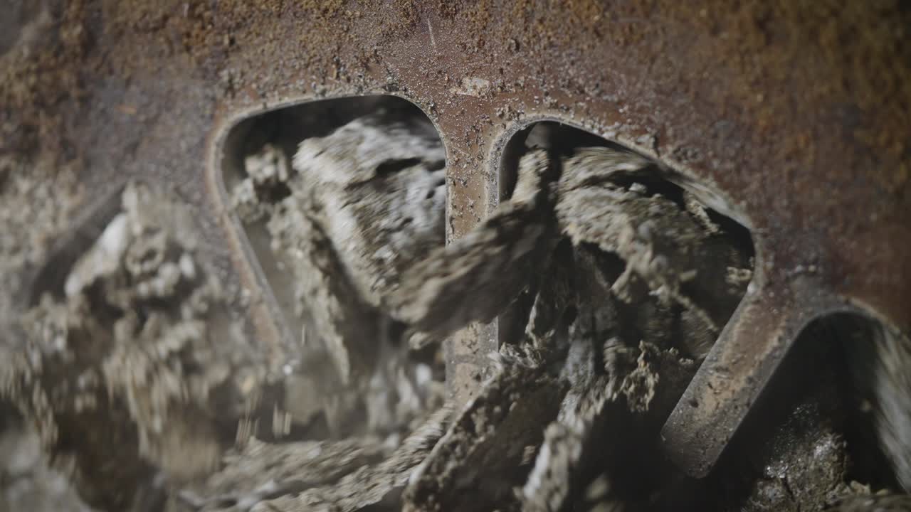 пресса производит подсолнечное масло и торт. семена подсолнечника являются сырьем