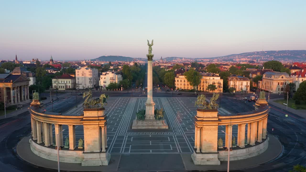 Drone footage of the empty Heroe's Square in Budapest, Hungary at the time of the Covid virus. Early morning at the sunrise in spring.
Drone flies slowly forward.