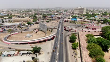 Kurz-Vor-Einem-Kreisverkehr-Im-Bundesstaat-Kano-In-Nigeria