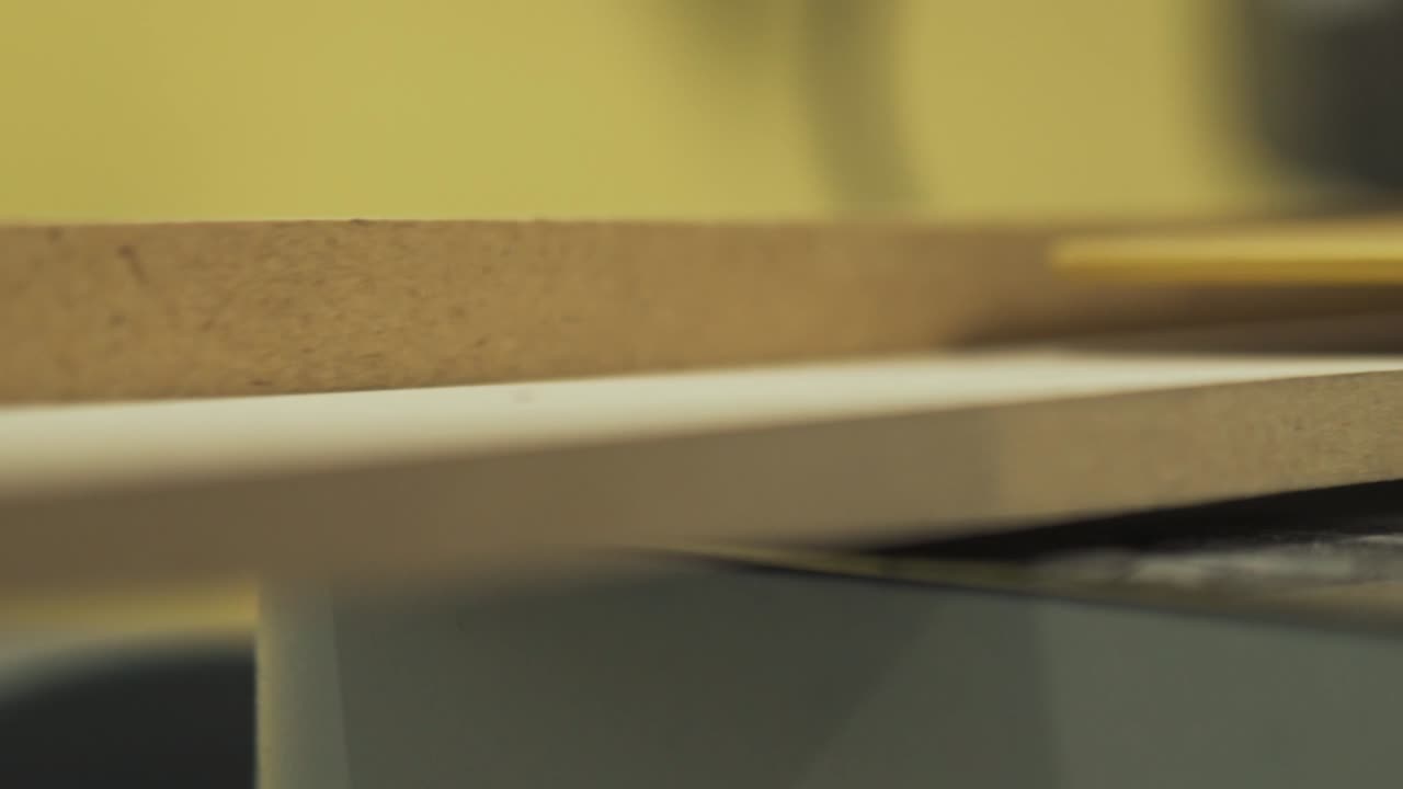 máquina de carpintería en acción