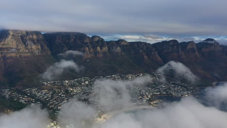 montañas de la mesa vista aérea de la puesta de sol en sudáfrica