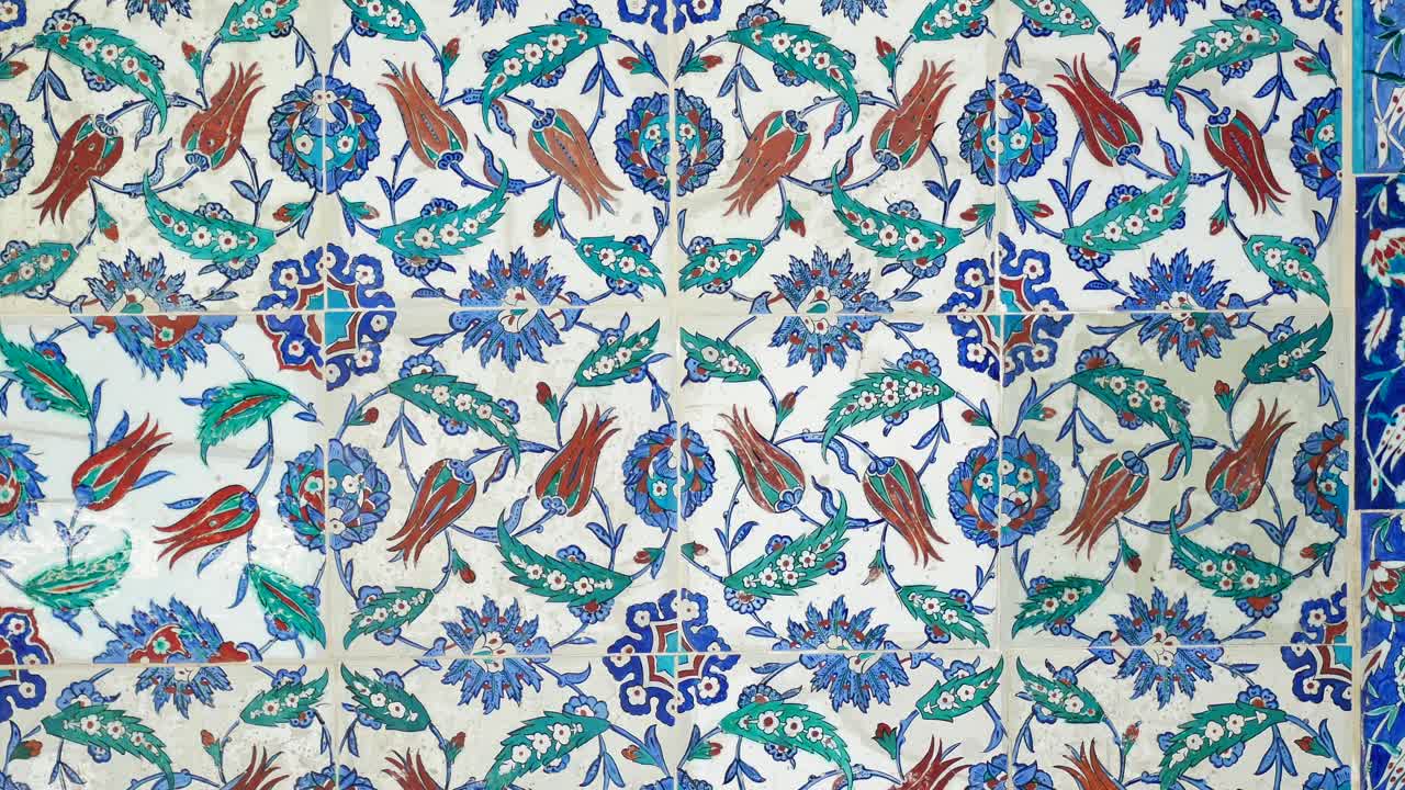 hermosas baldosas otomanas turcas de iznik con patrón floral