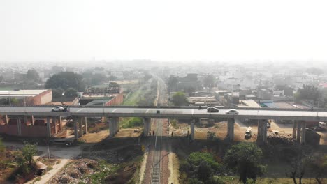 Brücke-über-Die-Eisenbahnstrecke-In-Punjab