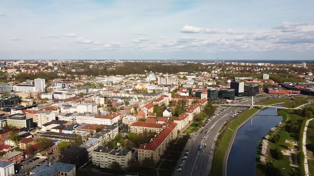 Bellissimo panorama urbano di Kaunas, veduta panoramica aerea