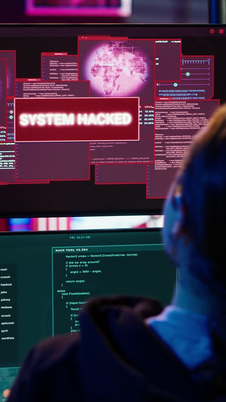 Højformatvideo. Glad hacker i lejlighed, der får et lykkerus efter at have stjålet data
