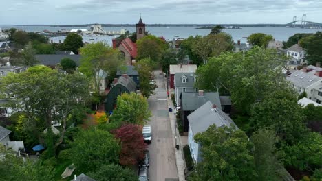 historic homes in neighborhood