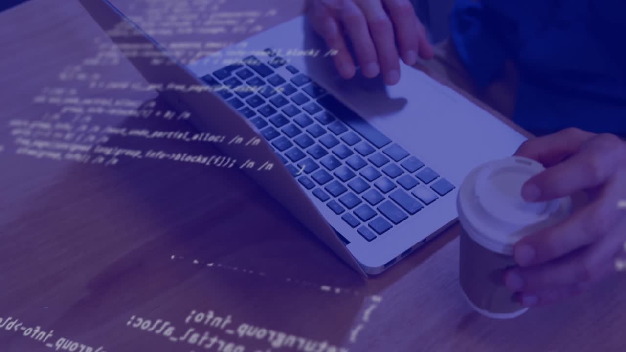 animación de estadísticas flotantes y gráficos sobre el hombre usando una computadora portátil bebiendo café