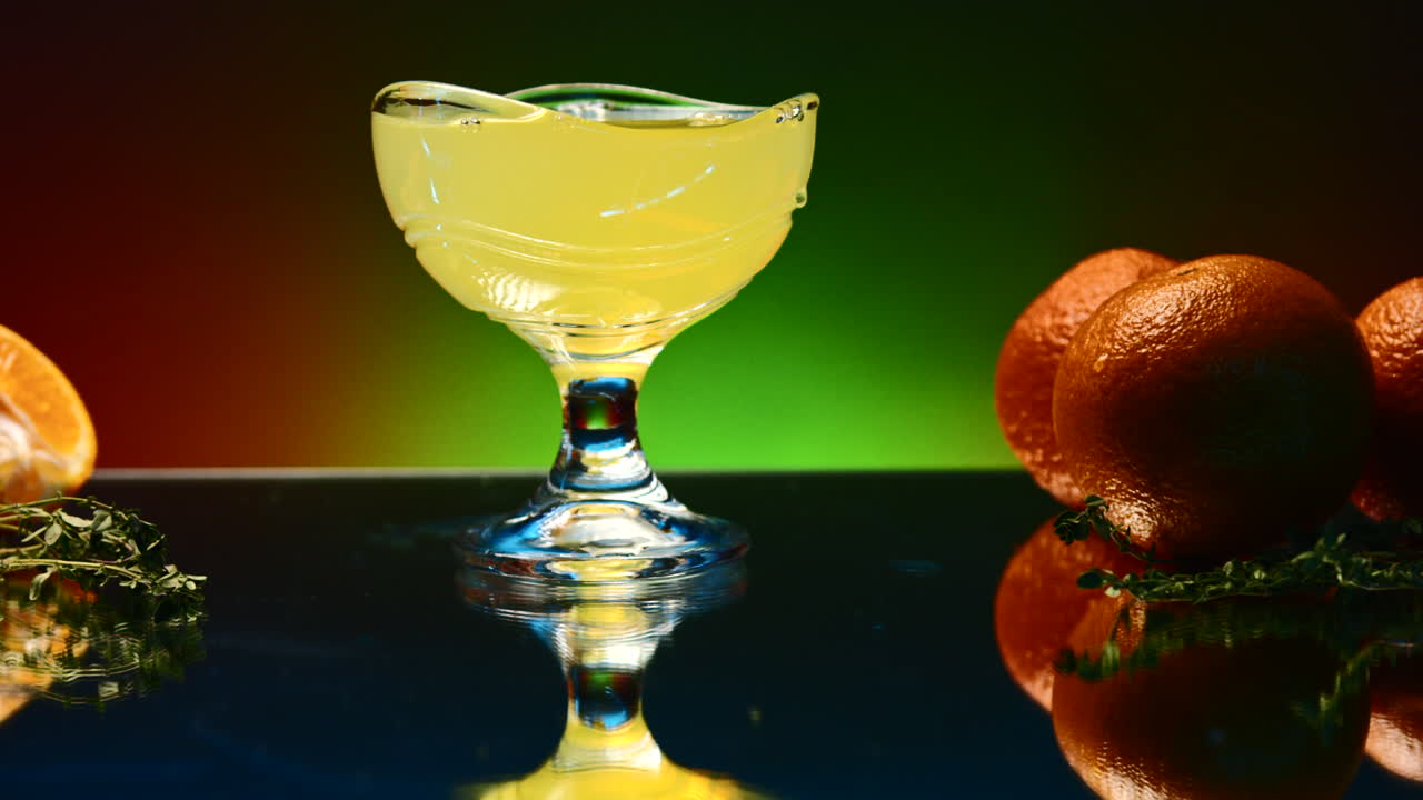 jugo de naranja refrescante en un vaso