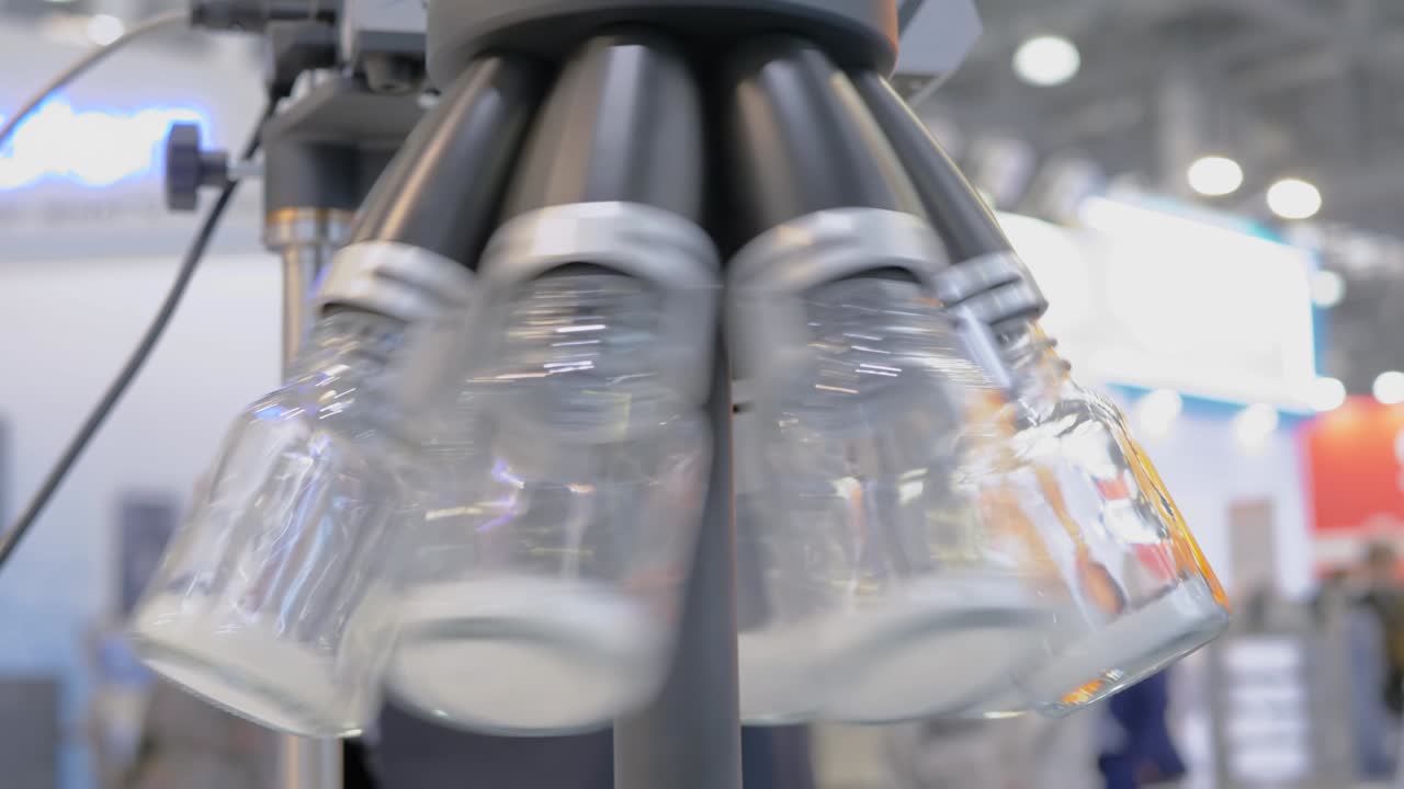 Rotary sample divider for analytical measurement of solid materials - close up