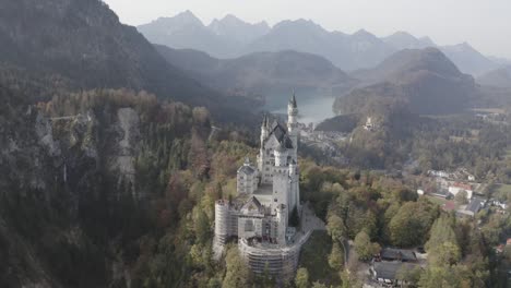 neuschwanstein 城堡在秋天 | 4k d-log - 完美的色彩分级