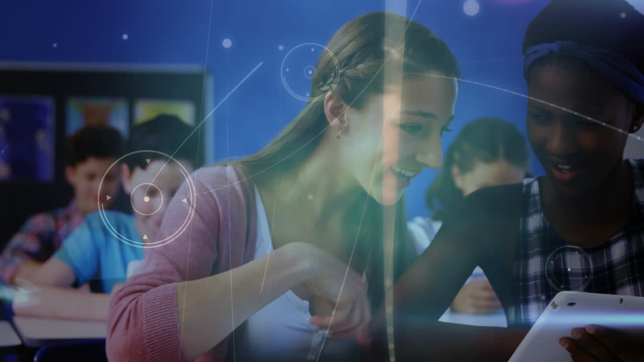 animación del procesamiento de datos sobre diversos estudiantes hablando