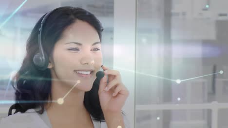 animación de la red de conexiones a través de una mujer de negocios usando auriculares telefónicos