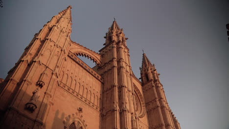 Cathedral-In-Palma-De-Mallorca-in-the-sunset