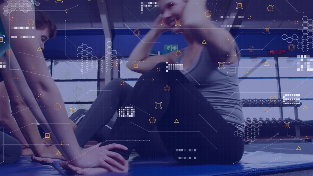 체육관에서 운동하는 백인 스포츠 여성에 대한 데이터 처리 애니메이션