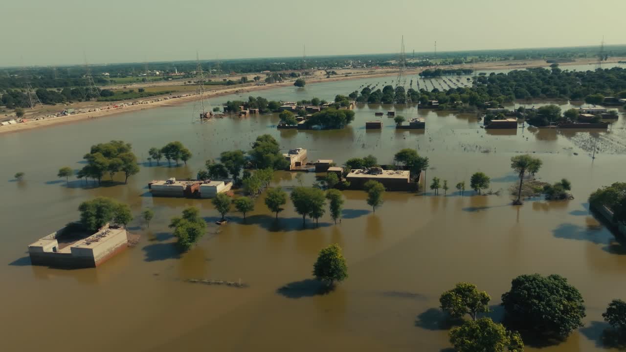 Climate Change Effect: Isolated Houses in Massive Pakistan Flood Zone