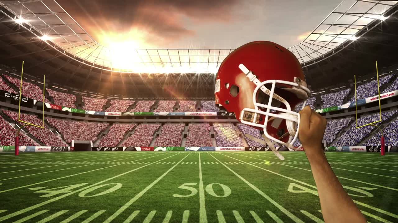 Giocatore di football americano che tiene il suo casco
