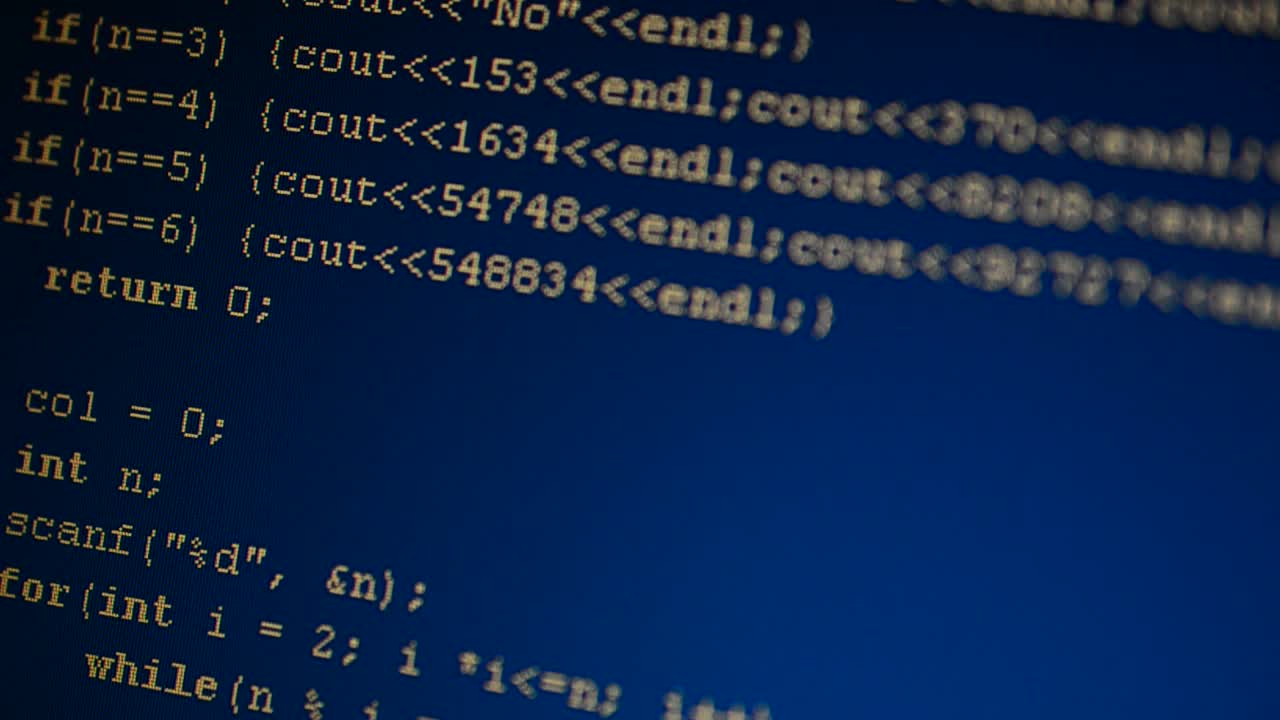 Código fuente en la pantalla del monitor. Código fuente.