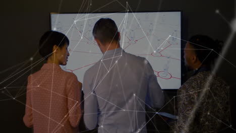 discusión en la pantalla, gente de negocios con conexiones de red y animación de procesamiento de datos