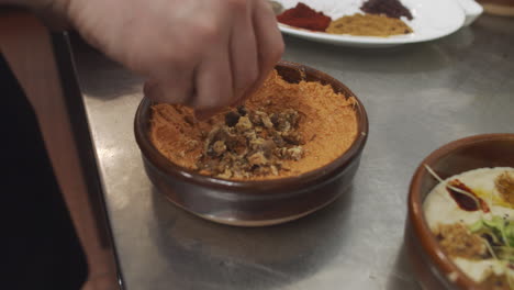 El-Chef-Prepara-Un-Plato-De-Entrada-Mediterráneo