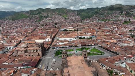 établissant une vue aérienne de cusco, au pérou