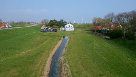 Casa-De-Pueblo-De-Giethoorn-Y-Arroyo.-Países-Bajos